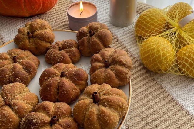 Soft Pumpkin Dinner Rolls (Shaped Like Mini Pumpkins)