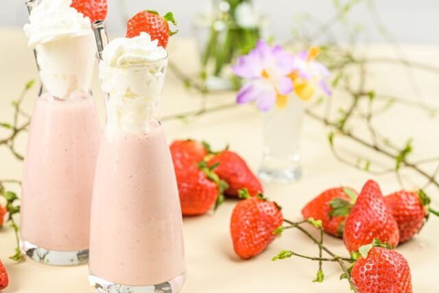 Strawberry Cold Foam Latte (Café-Style at Home)